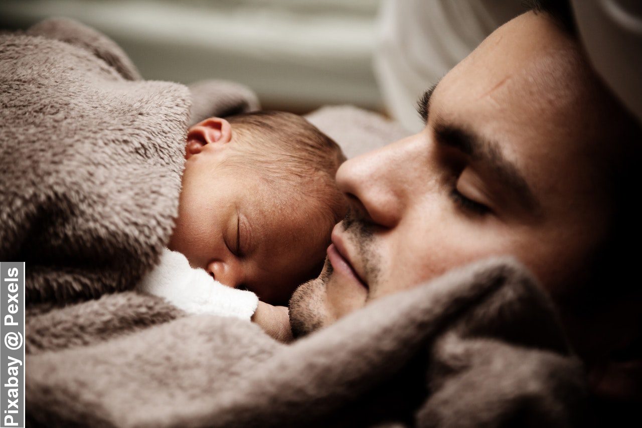Toddlers wake up at night sleeping on dad’s chest