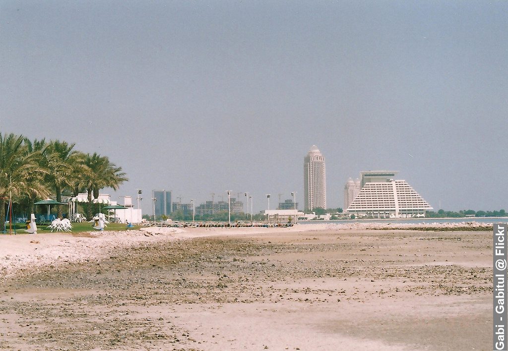 White Sheraton Hotel Qatar – Ship-looking building